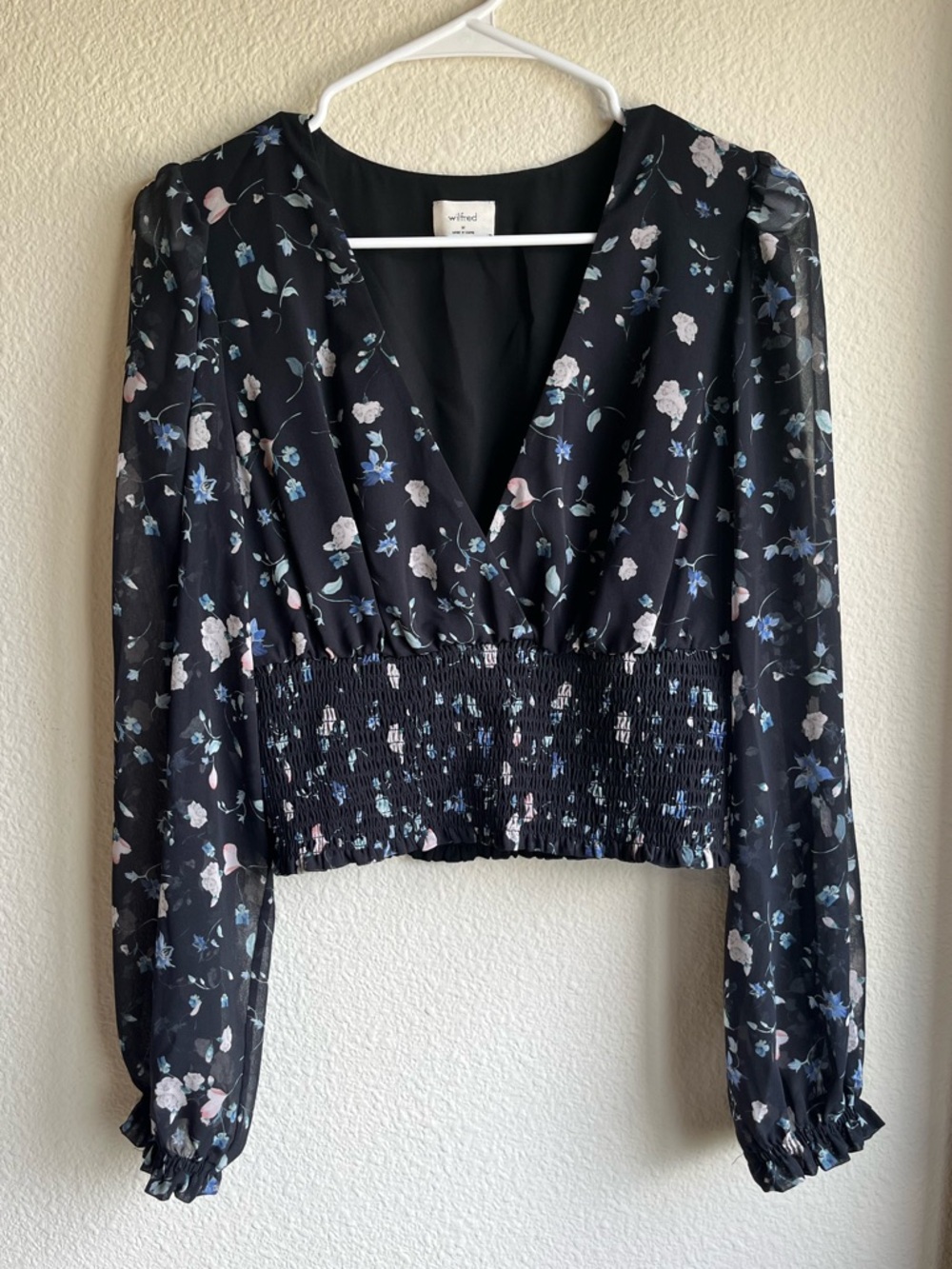 Wilfred (Aritzia) Floral Black Cropped Blouse